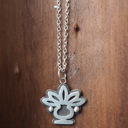 plant friend necklace 1