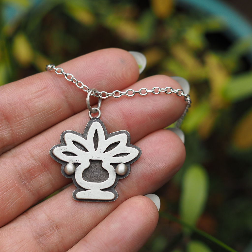 plant friend necklace 1